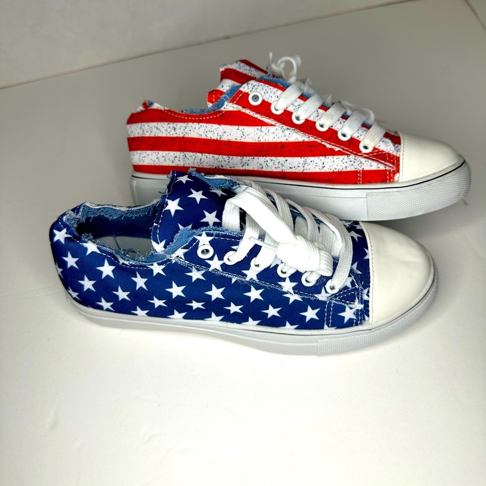 AMERICAN FLAG LACE UP DISTRESSED SNEAKERS